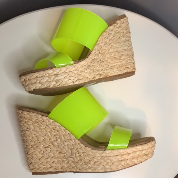 Gianni Bini After Hours Raffia Vinyl Wedge - Picture 4 of 7
